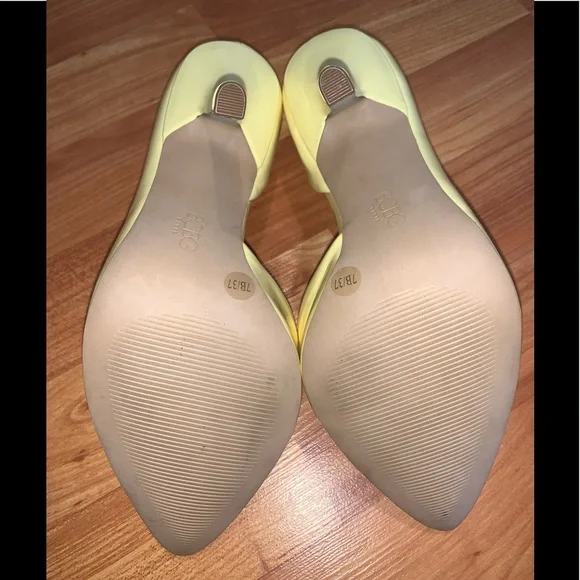 BCBG yellow patent leather high heels size 7 - Picture 4 of 5